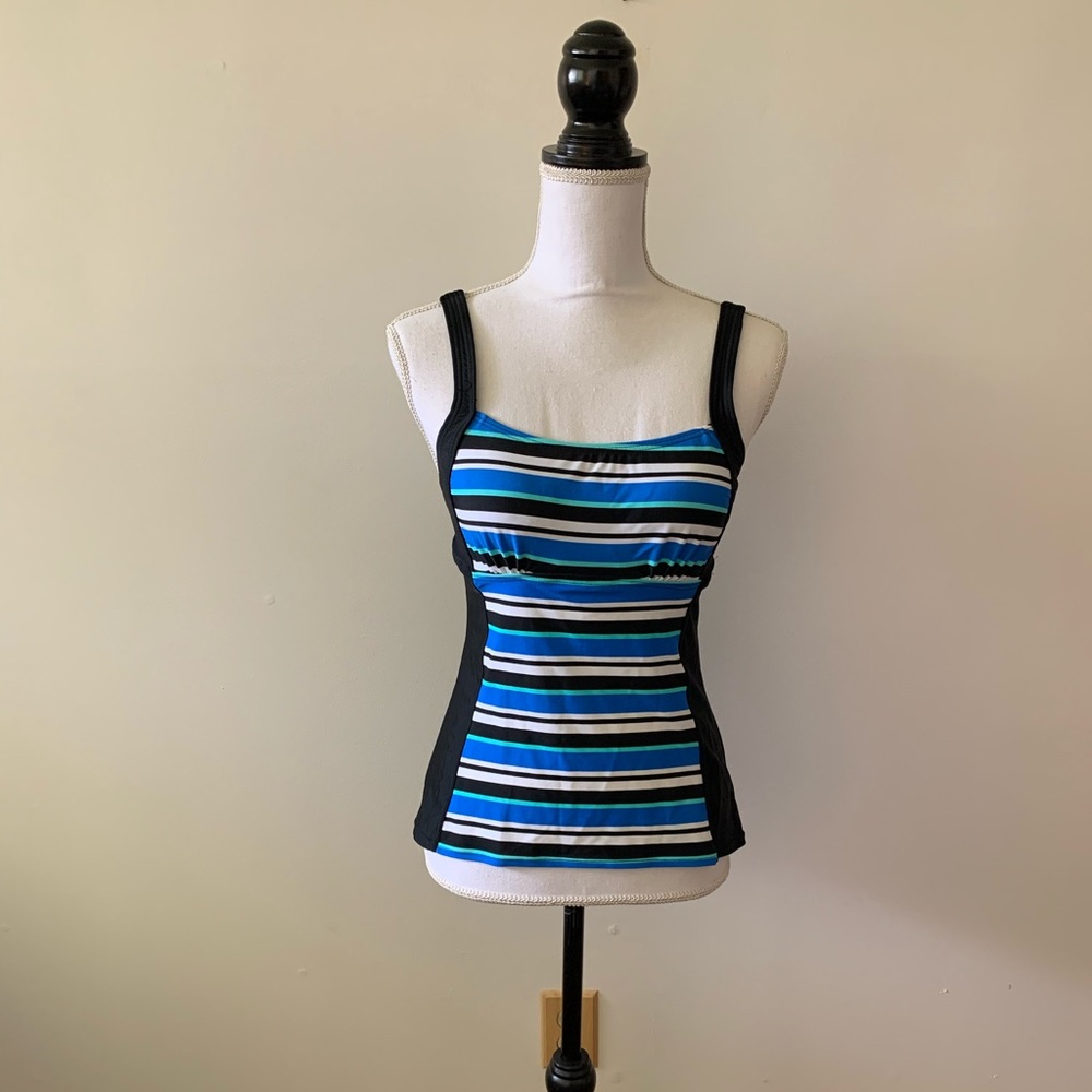 New Size 8 St. John’s Bay Tankini Swim Top